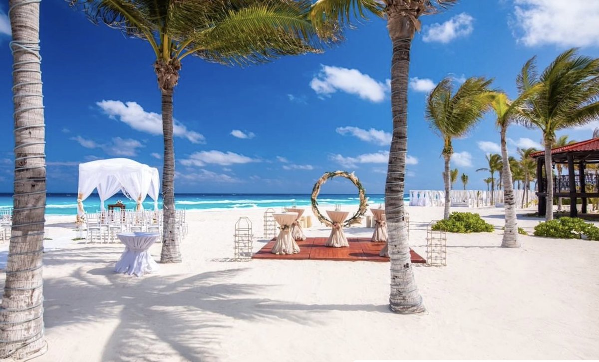 taitrips's tweet photo. A setting to fall in love with. ❤️ 😍#ChooseJack #PJCancun 
#travelagent  #travelgram #vacation  #travelling #traveltheworld #instatravel  #holiday #traveling #luxurytravel  #adventure  #familyvacation #honeymoon #bhfyp #booknow #travel  #weareopen #staysafe #Cancun #Mexico https://t.co/tqGn4xsY6Q