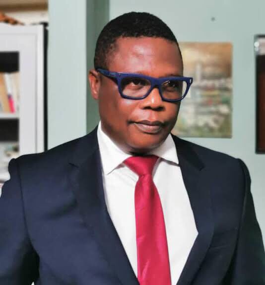 KNLangueh's tweet photo. #Togo:
Le Journaliste @carloskeiths arrêté à la #veille de sa convocation par les éléments du #SCRIC sous l’ordre de @FEGnassingbe le #dictateur #patenté de l’Afrique de l’Ouest.
Nous #condamnons cette #torture infligée aux #journalistes #Tg
@UNHumanRights @amnesty @RFI https://t.co/CbXzUfvgrV