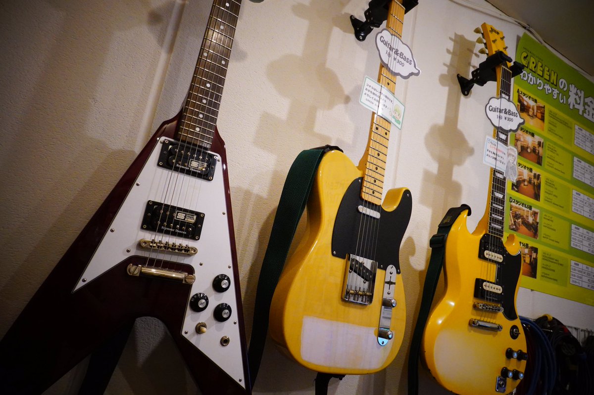 GREENSTUDIO_BOF's tweet photo. レンタル機材は種類豊富に揃えてます🎸
定番のストラトから、少し変化球でフライングVなども👍

手ぶらで来てもすぐに練習出来ますよ〜！！
https://t.co/zMDl5G41UK https://t.co/nYwlojmuJ4