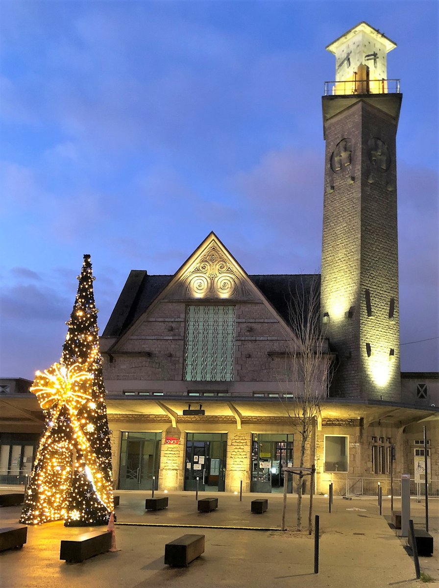 Connue pour ses vestiges centenaires, <a href="/villededinan/">Ville de Dinan</a>  a vu son patrimoine valorisé par la lumière. Pour la gare de Dinan, #Patrimoine  #artdeco , les équipes <a href="/CiteosOfficial/">Citeos</a>  ont travaillé notamment à la mise en valeur de son #architecture et de ses fresques.