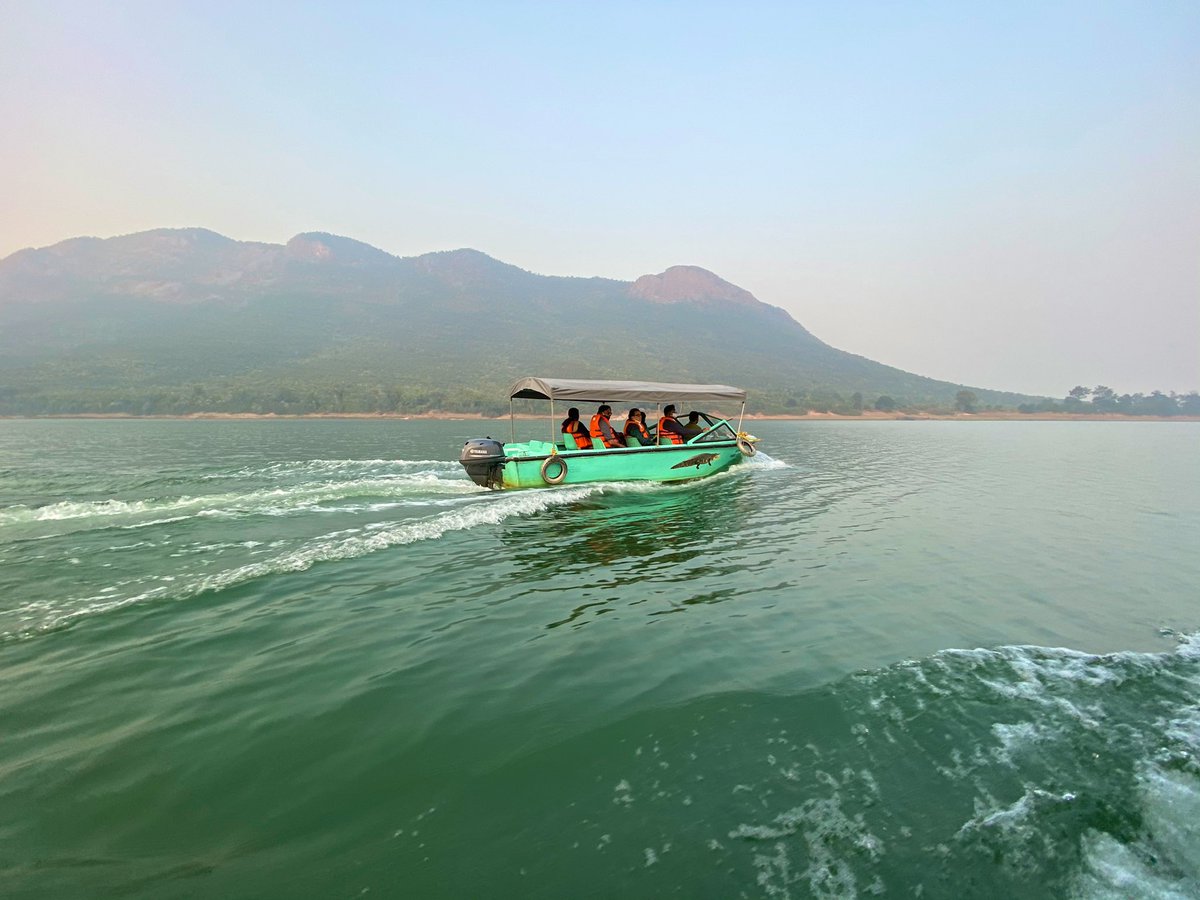 Boated in the mighty waters of Satkosia gorge!! It’s so beautiful to see the river Mahanadi cutting through the eastern ghats(of mountains)!!   #EcoretreatOdisha  #Satkosia  #Odisha