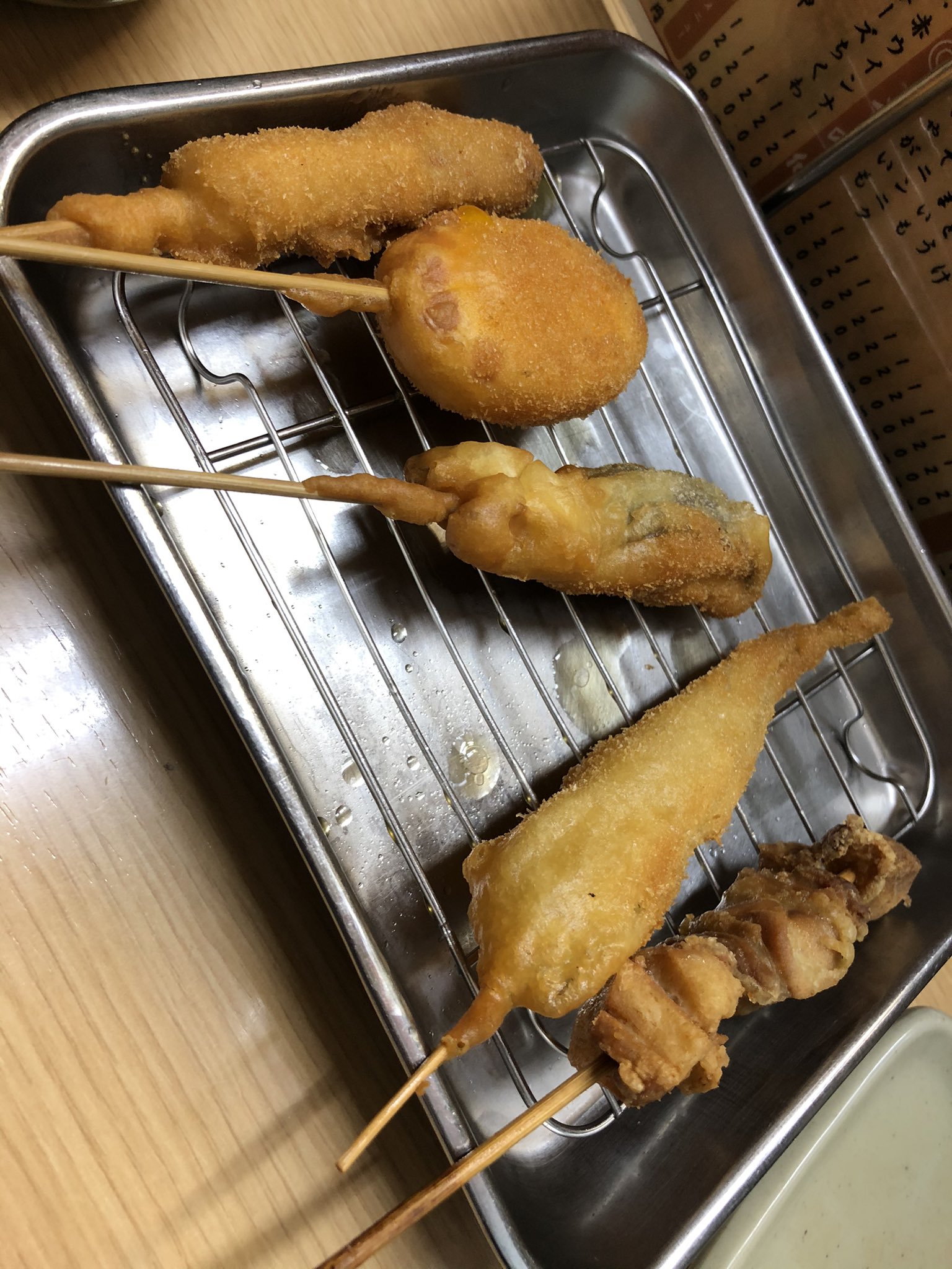 でこちゃん ふくちゃん生主 Cas主 本日のランチ 何気にだるまは何回か行ってるけど総本店ははじめて 食べログ3 56 昼ご飯 ランチ Lunch 串カツだるま 串カツだるま総本店 どて焼き 串カツ 新世界 食べログ高評価 食べログ3点5以上 T Co