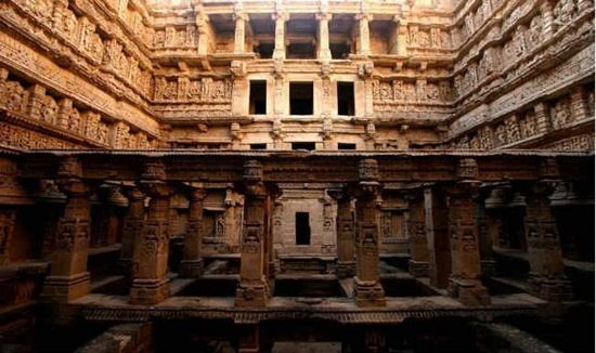 The Solanki of GujaratSolanki dynasty ruled parts of Gujarat btwn 950-1300 CE. They also known as the Chalukyas of Gujarat.Solanki’s reign marked the start of most glorious period in history of Gujarat. Their capital Anhilwara (Patan) was one of the largest cities in India.