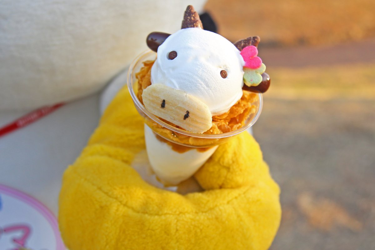 マザー牧場 マザー牧場 開運グルメ 21年 の 干支 うし の顔をイメージした モーモーぱふぇ 1 17まで好評発売中 マザー牧場のソフトクリームを使用しているから 可愛いだけじゃなくお味も マーモママもオススメの モーモーぱふぇ ぜひ