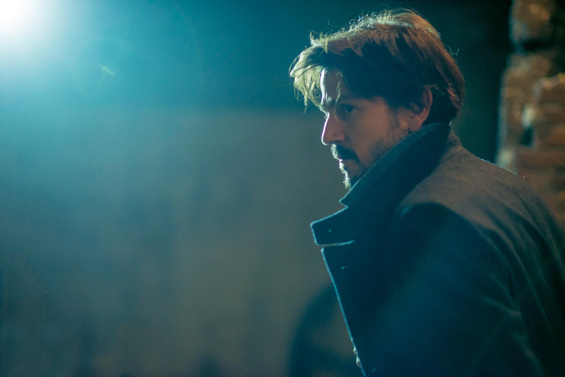 Happy birthday, diego luna!! (but in HQ bc i\m not an animal and we all deserve nothing less) 