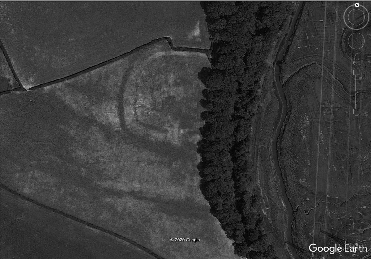 The plough-levelled East Orchard Wood hillfort sits on the edge of the Thaw Valley; one of my first cropmark discoveries as a young member of staff at  @RC_Survey back in 1995, browsing 1975 drought vertical aerial photos. It shows well on the new images.  https://coflein.gov.uk/en/site/89356/details/east-orchard-wood