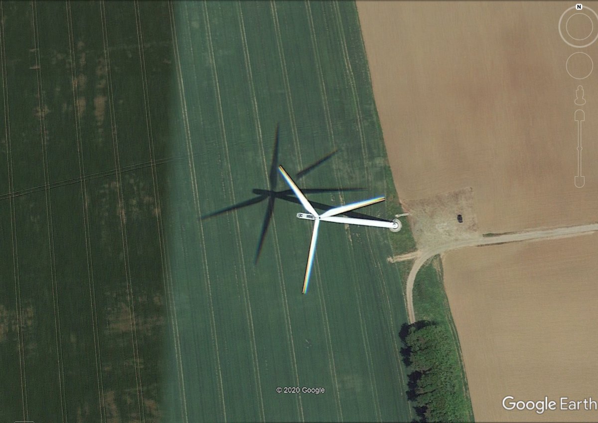 ... But this spliced image of a muddled wind turbine north of Porthcawl serves as a cautionary tale to anyone browsing imagery on GoogleEarth. Happy  #lockdown  #cropmark browsing everyone!