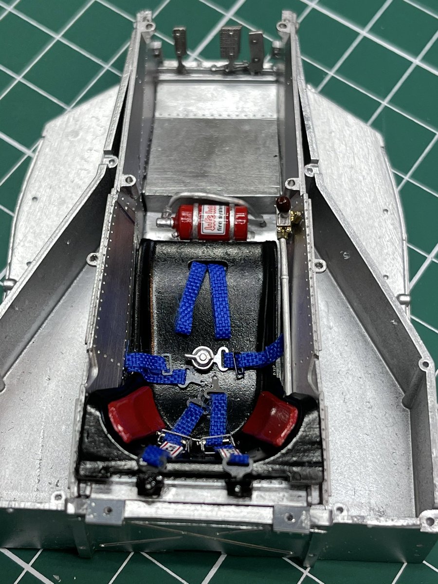 tomoparu's tweet photo. #modelfactoryhiro
#ferrari312t2
#COCPIT

コックピット周りが完成しました
苦手なシートベルトもなんとかクリアしました
The area around the cockpit has been completed
 I managed to clear the seat belt that I am not good at https://t.co/pfbFl6qp4I