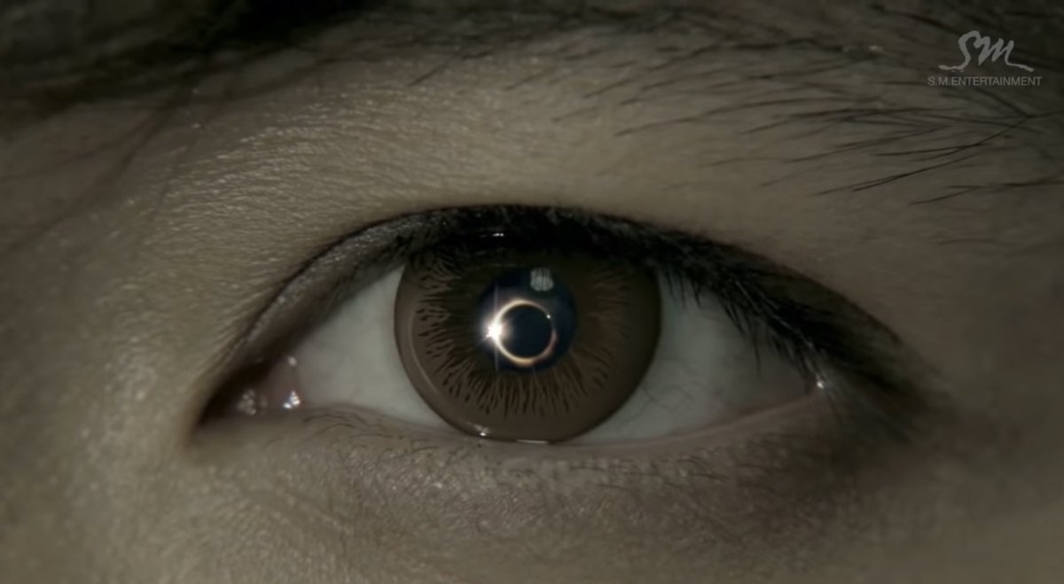 tamquamexo's tweet image. จะเล่าความขนลุกของ History, MAMA และ What is love ซึ่ง 3 เพลงนี้มีความทับซ้อนกันมาก โดยจะเป็นการเปิดจักรวาลที่ยิ่งใหญ่ของ EXO การเล่าถึงตำนานอันเก่าแก่ จุดเริ่มต้นของการเกิด Parallel world รวมไปถึงการเกิด Eclipse ซึ่งจะมีผลต่อ EXO โดยตรง