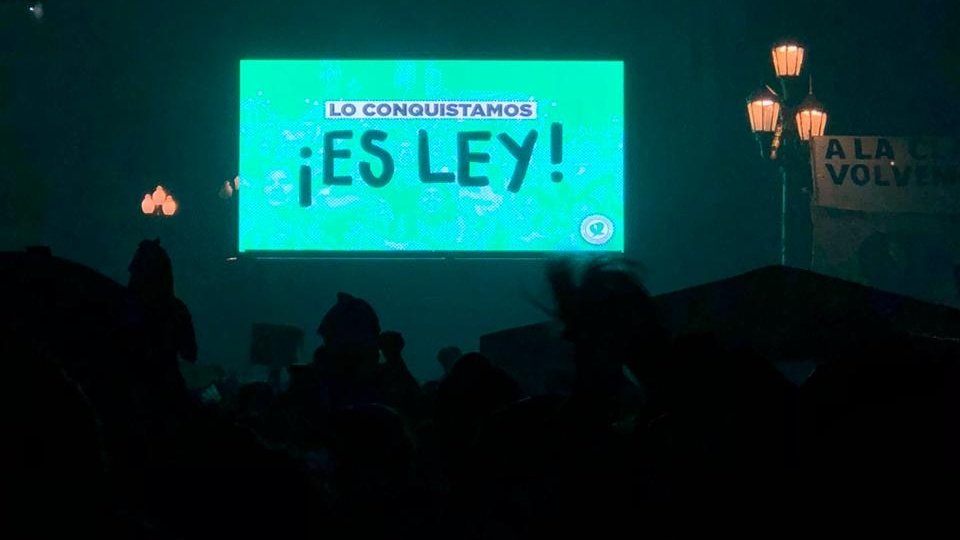granatesunidas's tweet photo. TENEMOS #ABORTOLEGAL 💚

Gracias por la militancia; lo logró el feminismo, lo logramos nosotrxs! 

HICIMOS HISTORIA ✊🏽 https://t.co/IOPuNlZSpp