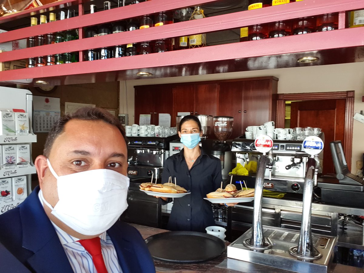 ¿Echamos el último vermut del año en Cafetería Izas? Ya lo sabes, cumpliendo todas las medidas, porque para nosotros ¡tu seguridad es lo primero! 😀

#QuedamosEnLosPorches