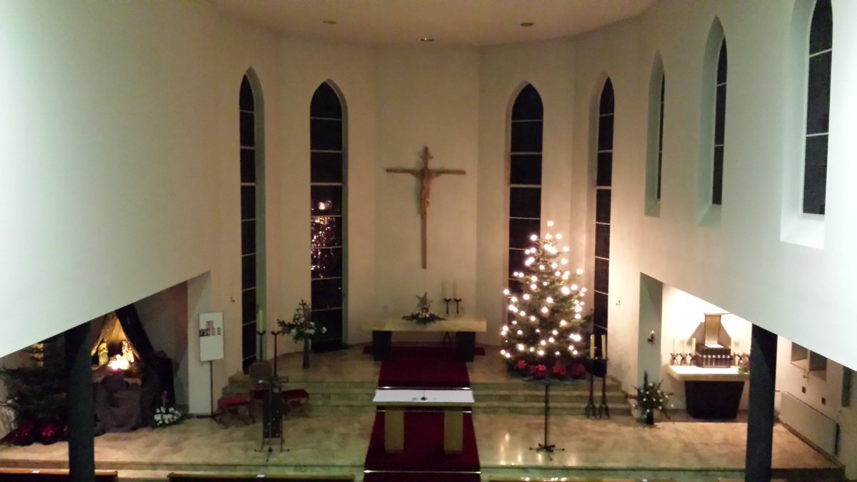 Tussen Kerstmis en Oud-en-Nieuw - met de prachtige Kerststal in de kloosterkapel. Zoals gebruikelijk zullen we met Oud-en-Nieuw om precies 00.00 uur de klokken luiden om het nieuwe jaar in te luiden!