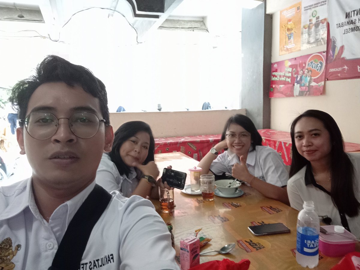 TjokPraga's tweet photo. Ngantin di kantin sebelum 2020 berakhir https://t.co/ZR73AA9OAV