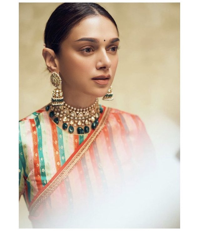 VXDXI's tweet photo. Prettiness overloaded ft. ⁦@aditiraohydari⁩ 😍

#AditiRaoHydari #AditiSquad https://t.co/OdSH61mgwr
