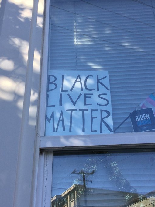 ⭕🏃🏻&zwj;♂️ Last track workout of the year and third #trackTuesday in a row. Spotted new #streetArt #heart<a href="/tag/heart"class="tags"><span>#heart</span></a><a href="/tag/streetart"class="tags"><span>#streetart</span></a><a href="/tag/tracktuesday"class="tags"><span>#tracktuesday</span></a><a href="/tag/kezar"class="tags"><span>#kezar</span></a>