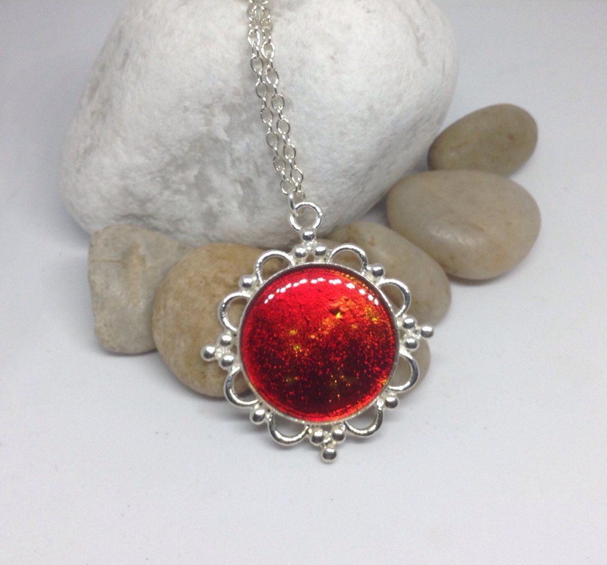 ArtisanJByViv's tweet image. Red and Yellow Pendant, Sunset Pendant, Bright Resin Necklace, Colourful Jewellery, Summer Dress Jewelry, Female Birthday Gift tuppu.net/3122c2c #Etsy #BeadsofCreation #SisterBirthdayGift