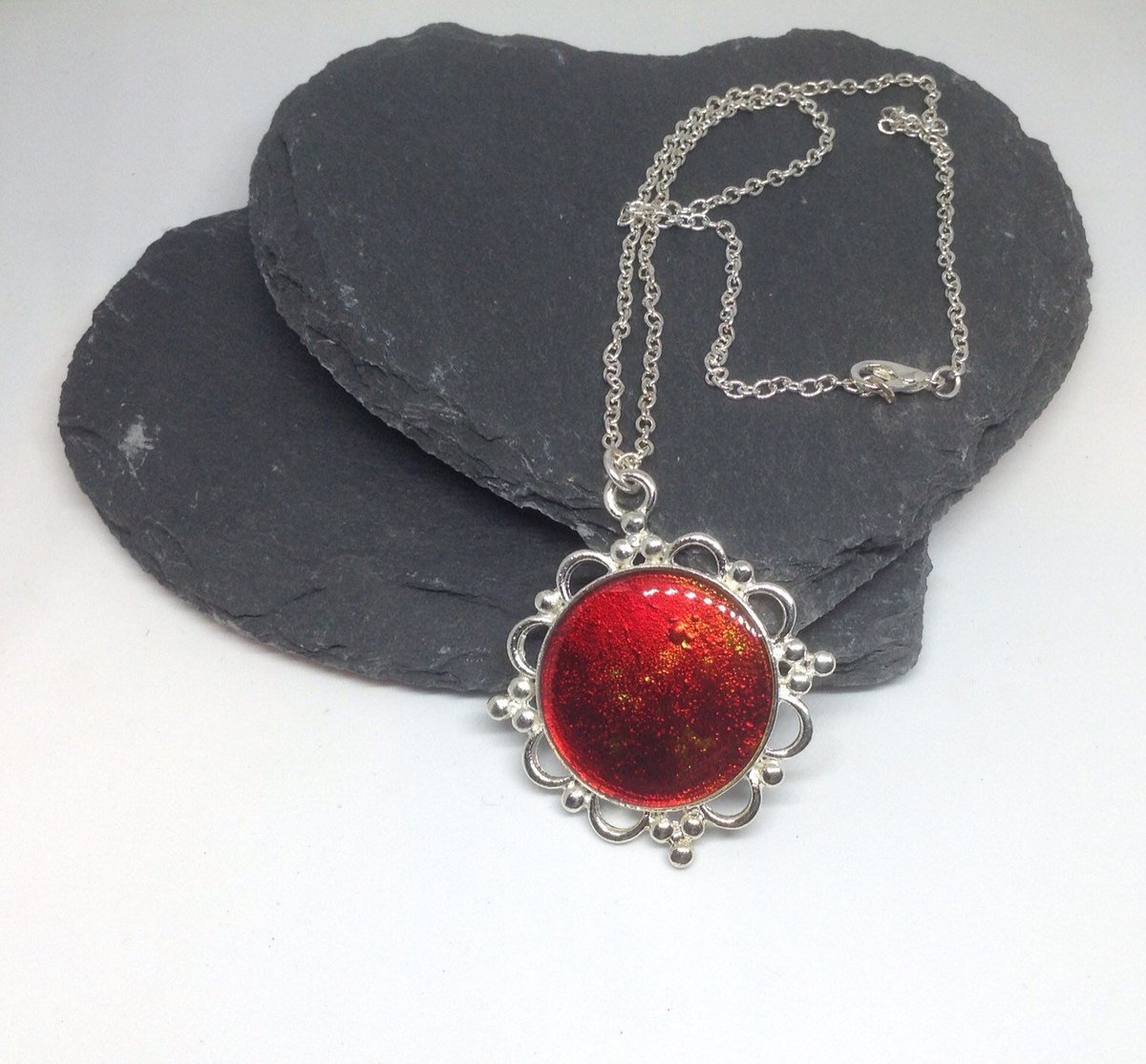 ArtisanJByViv's tweet image. Red and Yellow Pendant, Sunset Pendant, Bright Resin Necklace, Colourful Jewellery, Summer Dress Jewelry, Female Birthday Gift tuppu.net/3122c2c #Etsy #BeadsofCreation #SisterBirthdayGift