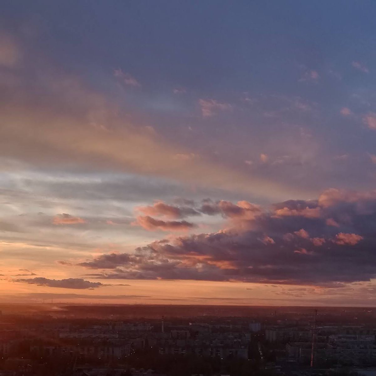 OctoberIf you ever want to visit my city - first two weeks of October is the best time. Absolutely in love with the weather and colors
