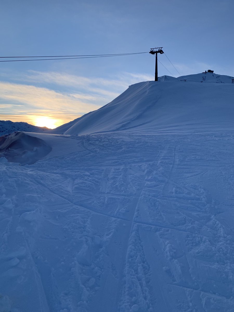 AramisDozio's tweet photo. Bormio ore 8. Temperatura -10. Tempo bello.Pista Stelvio quasi pronta. Discesa complessa, tosta! #rsiladue https://t.co/hC5KtAWm0v