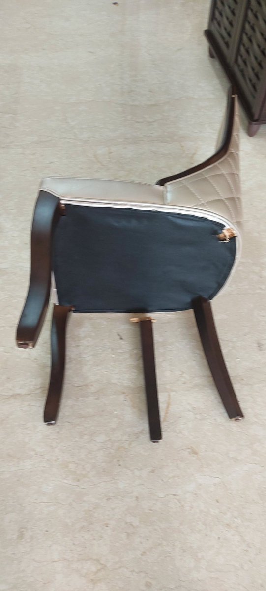 kblessonjohn's tweet photo. @kishore_biyani @BigBazaar @future_care

Home Town Furniture 

All sets received in broken condition. 

No replacement timelines. No Service Manager calls. 

Extremely disappointed and very poor experience. https://t.co/DrcucAAr2T