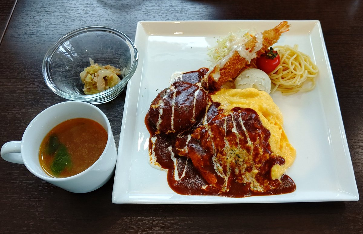 ramendodgeball's tweet photo. Boo Boo KITCHEN さん
秋田県横手市
１,０００円ランチ（ハンバーグ、オムライス、エビフライ、デザート、スープ）
ご馳走さまでした！
 
#BooBooKITCHEN
#秋田県
#横手市
#横手かがやキッズ
#ドッジボール
#dodgeball
#ラーメン
#中華そば
#秋田県プレミアム飲食券 https://t.co/q3XLBzSYZC