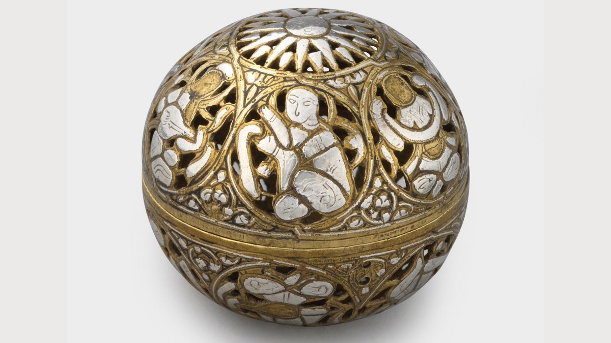 HSMOxford's tweet photo. This Syrian incense burner features the Sun at the centre surrounded by the Moon &amp; the planets.

Images of the planets, from the classical tradition, include Mars with sword &amp; a severed head.

https://t.co/1x67afhDQh 

@MultakaO @TheCourtauld 

#museumfromhome #islamicmetalwork https://t.co/HMnDQa4i0b