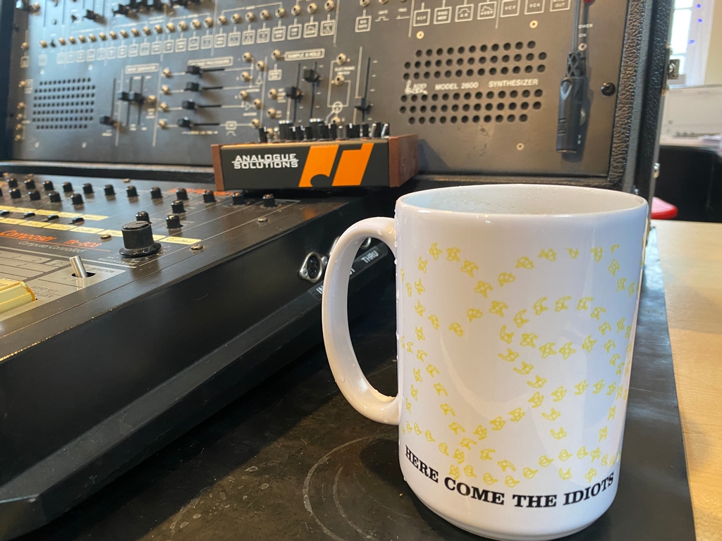 ASUKLTD's tweet photo. Early morning coffee n synths:
.
.
#analoguesolutions #arp2600 #treadstone #treadstonesynth #tr808 #arpsynth #roland #coffeeandsynths #Synthesizers #Synthesizer #synths #instasynth #synthstagram #vintagesynth #vintagesynths #beatmakers #yourstudio #real2600 #karp2600 https://t.co/R8OnGtUZp1
