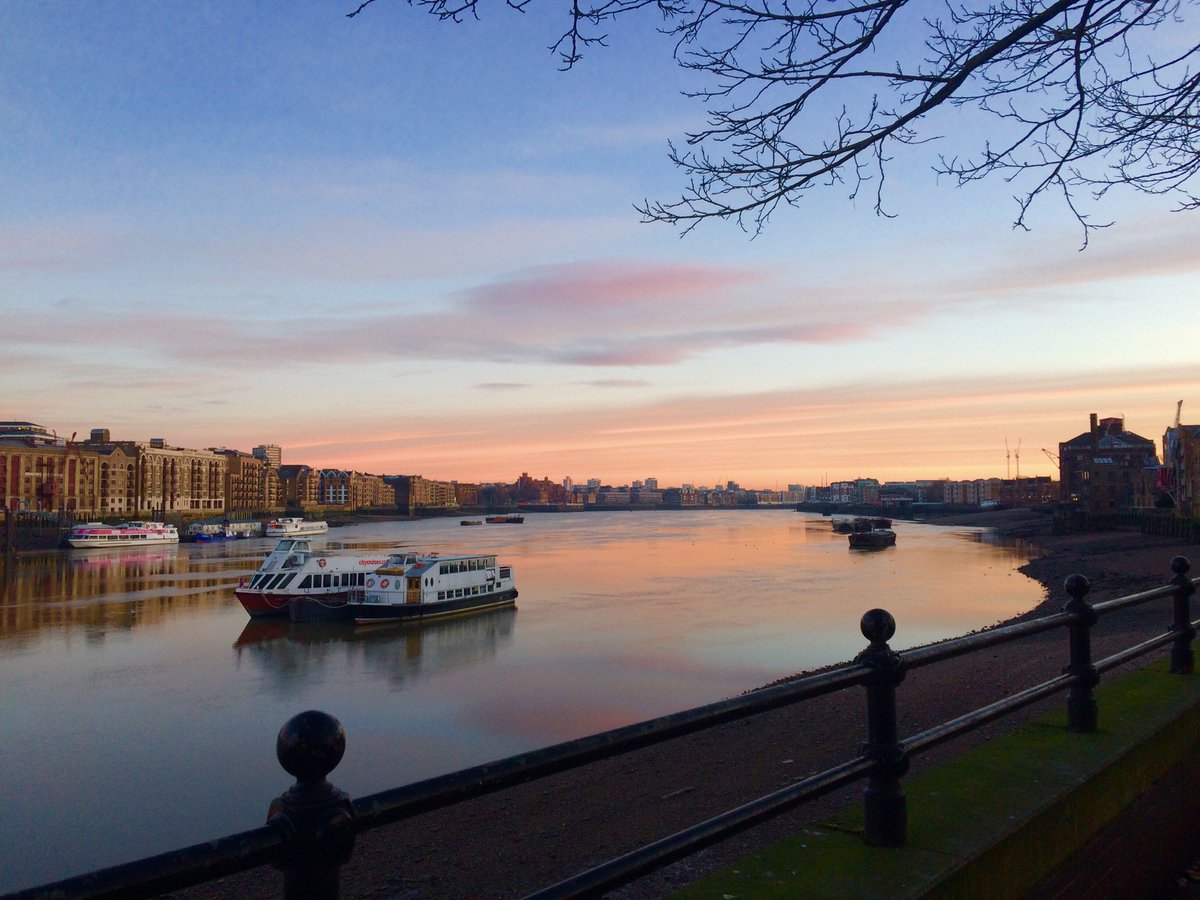 hannahkokoschka's tweet image. #WednesdayMotivation another stunning morning to be out doing another brilliant @Proj_AwesomeLDN #freefitness session followed by a #thames #run ...the cold helps keep the speed up! @ThamesPics @ThamesPathNT