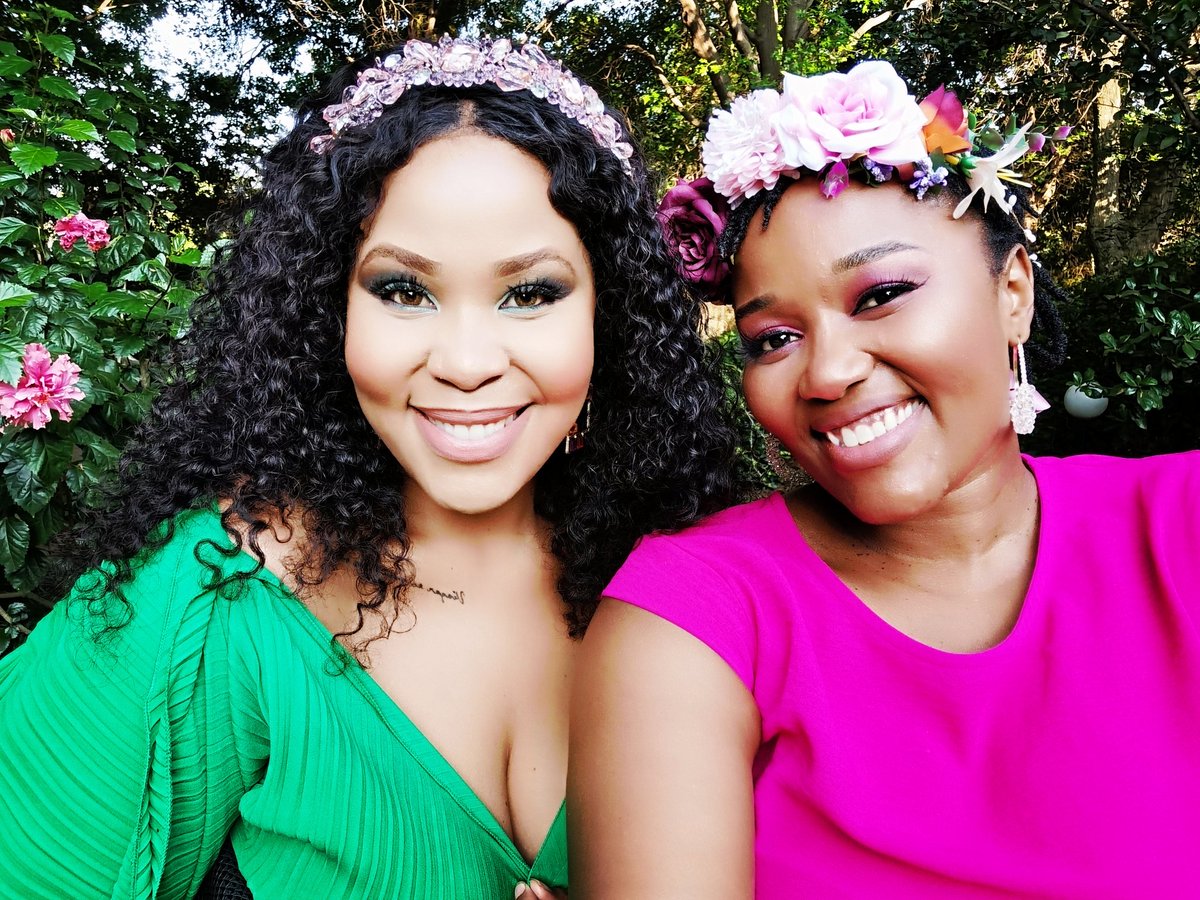 Hello friends!
Our latest vlog is up and ready for you to watch on our YouTube channel 🍀🌺🌹🌸🌷🍀
We were bright and beautiful for the #MrsSouthAfrica Summer Soiree
Link:
youtu.be/udt8R5-o5XY