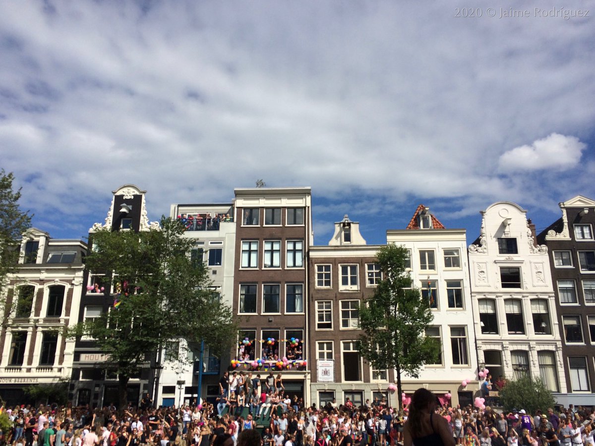 Jaime96590180's tweet photo. Cuando la palabra "pandemia" solo aparecía en algunos libros de historia. #Amsterdam  agosto 2017. #architecturephotography #SocialDistancing https://t.co/PpDts2xsba