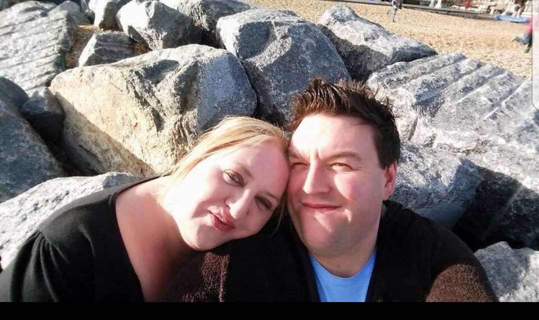 Lara <a href="/ComedyTiming/">Radio Lara 📻</a>   loved Social media so I turn to the power of Twitter to keep her memory alive. Her passing has left darkness so let's light up the world and please donate in her memory to <a href="/SunnybankEpsom/">Sunnybank Trust</a> a local charity in her home town #epsom  justgiving.com/fundraising/la…