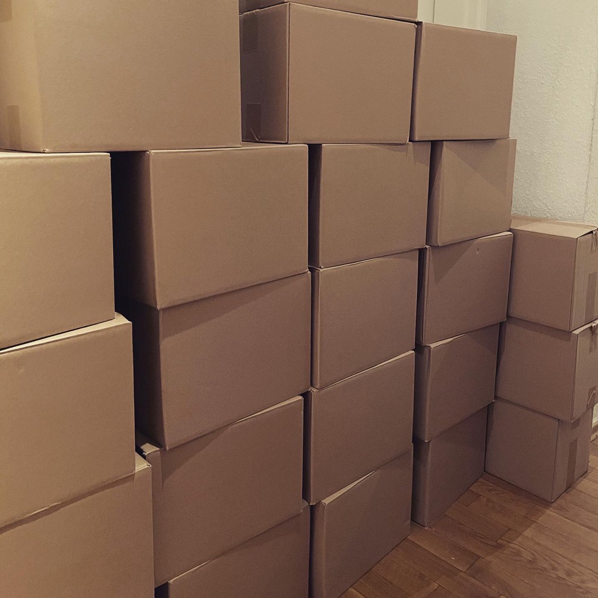 demokratie's tweet photo. Verspätetes Weihnachten! Wir haben in den vergangenen Wochen das Handbuch „Mit Wissen mitwirken“ vollständig überarbeitet - gestern kam es an.

In Kooperation mit @sjb_ev erstellt &amp; gefördert von @D_S_E_E - Danke!

#engagement #ehrenamt #jungesengagement #projektmanagement 1/2 https://t.co/OvHxqpdzWo