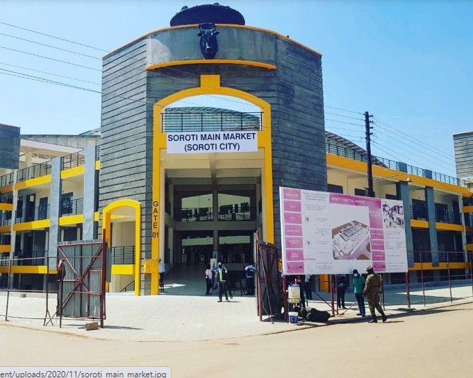 Analyst_emma's tweet image. Gen. Kavuma tells #MuslimLeaders that the govt has built markets eg Soroti Market that has got 1,396 facilities including 532 lockers, 433 stalls, 431 pitches.
 
#MuslimConferenceUG 
#SecuringYourFuture