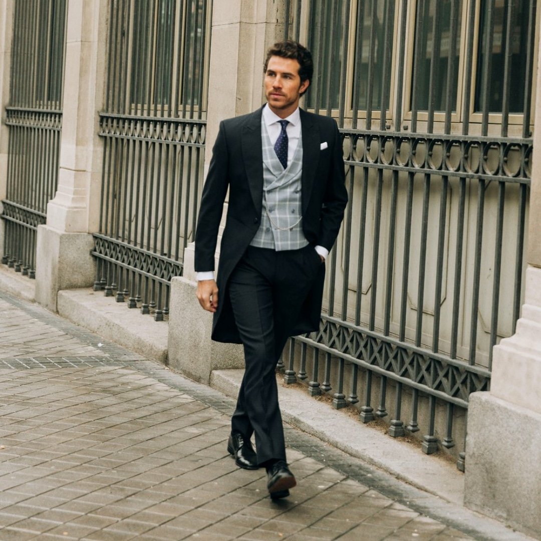 TrajesGuzman's tweet photo. 🤵Si ya has decidido que tu #boda sea en #2021 solo queda que vengas a probarte el mejor #traje y para ello acude a nuestra tienda de la calle Serrano 2 en Madrid.
.
#alquilertrajesonline #alquilerdetrajes #madrid #chaques #chaqueonline #alquilertrajedenovio #madrid #bodasmadrid https://t.co/LyYrCR5oE7