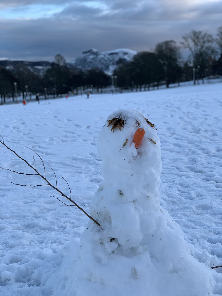  nosed snowpeople(with Arthur’s Seat)