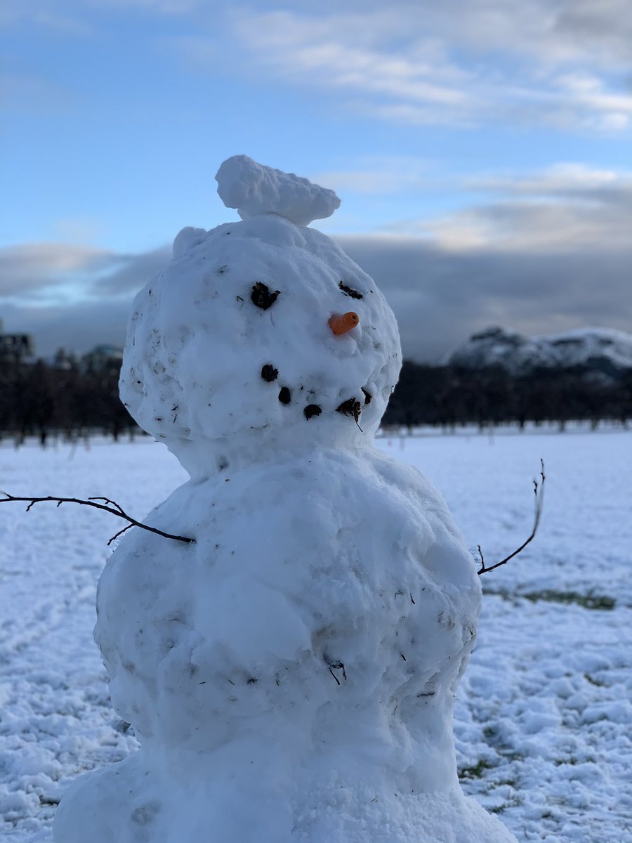  nosed snowpeople(with Arthur’s Seat)
