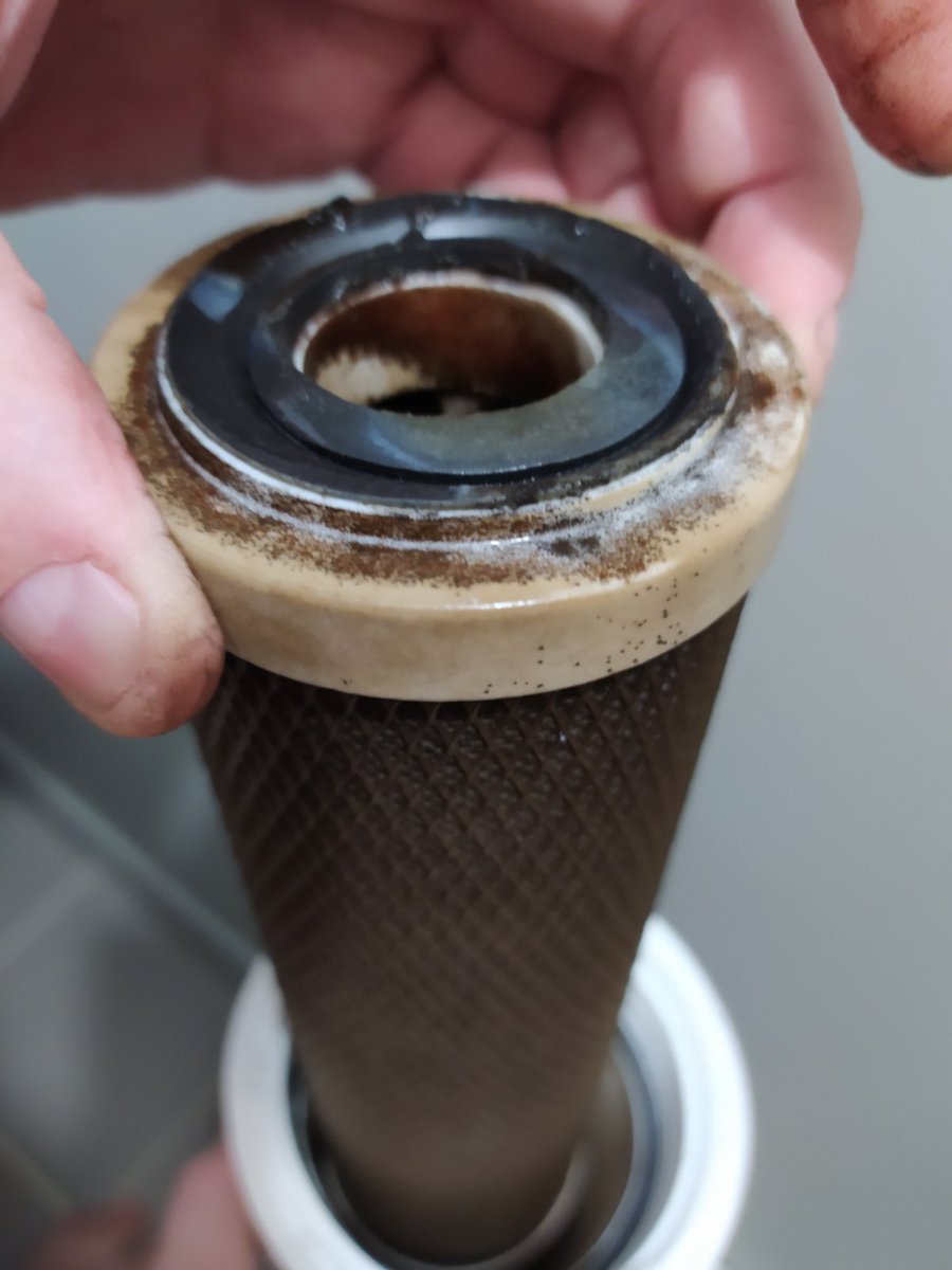 <a href="/SamMobilePriem/">Мобильная приемная Губернатора Самарской области</a> @Azarov_Allo <a href="/yugsmr/">Южный Город</a> <a href="/olegerw/">Южный город</a> Приглашаю <a href="/D_Azaroff/">Дмитрий Азаров</a> и <a href="/Khinshtein/">Александр Хинштейн</a> вместе с представителями СКС РКС которые заблокировали меня в Твиттер попить воды в Южном городе,мы можем вам и с собой набрать.Прошу <a href="/KremlinRussia/">Президент России</a> повлиять на данный вопрос с качеством воды.