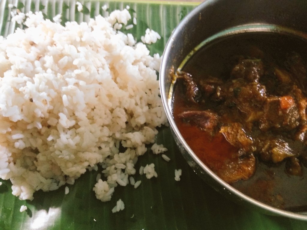 psagarika321's tweet photo. ଘରେ ଆଜି #mutton ମାଡ 😊 ସ୍ଵ ହସ୍ତେ ପ୍ରସ୍ତୁତl
ବାପାଙ୍କ ହାତର ମଟନ ପ୍ରିୟ ବୋଲି ରୋଷେଇ ପାଖକୁ ଯାଏନା l ଆଜି କିନ୍ତୁ ମନ ହେଲା, ଟିକେ ଚେଷ୍ଟା କରିଦେଲି 😊 ଶେଷରେ ସେମାନେ ଖୁସି ଆଉ ମୁଁ ବି 😍
ପ୍ରଥମ ବଲରେ ଛକା 😇
#lunchscene #muttoncurry 💞💞 https://t.co/G3AbeTq1Me