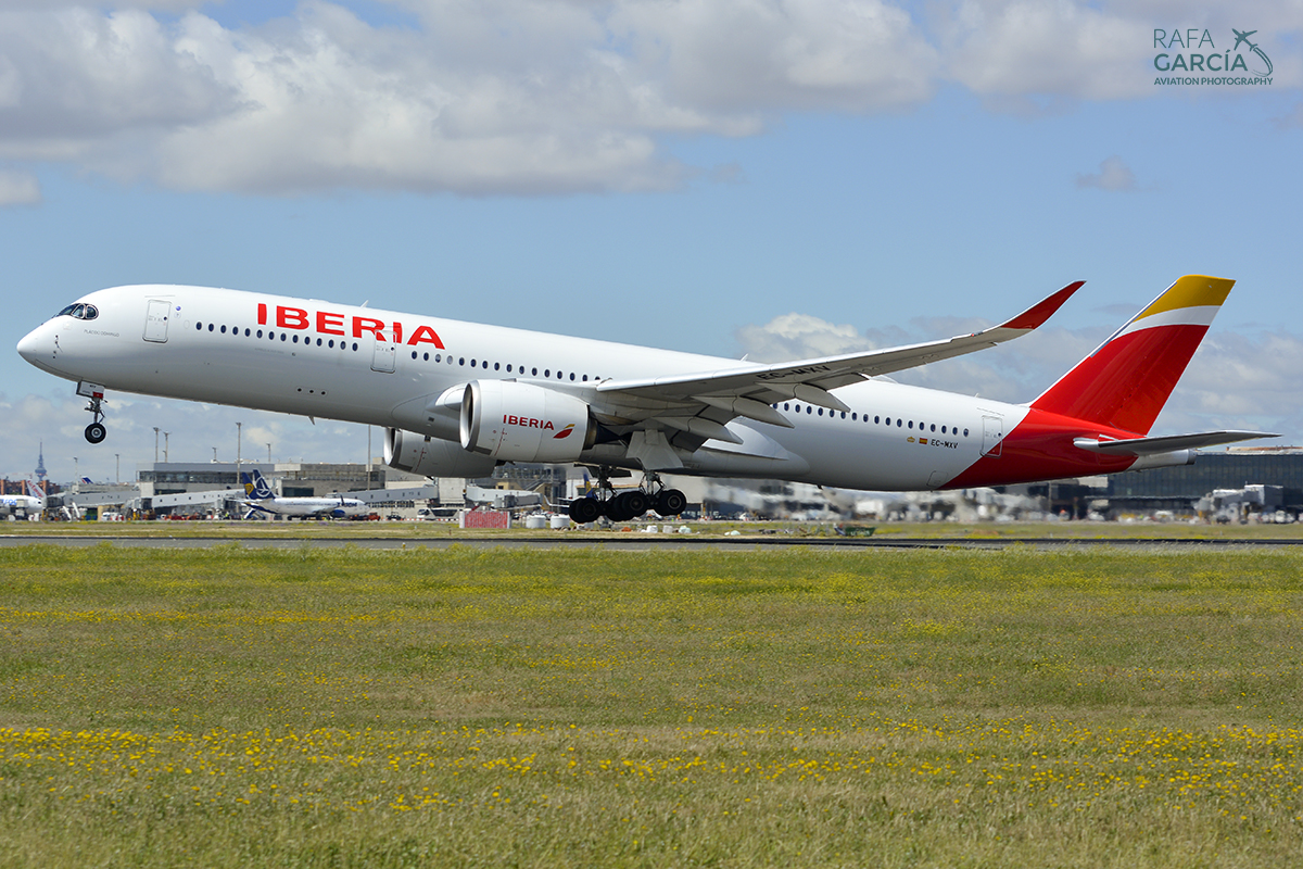 rafagarnav's tweet photo. Con muchísimas ganas de volver a ver estos #A350 de 
@Iberia en un nuevo #spotterdaymad en @aeropuertoMAD #AvGeek #Airbus #airbuslovers #iberia https://t.co/jfX5Zv8crp