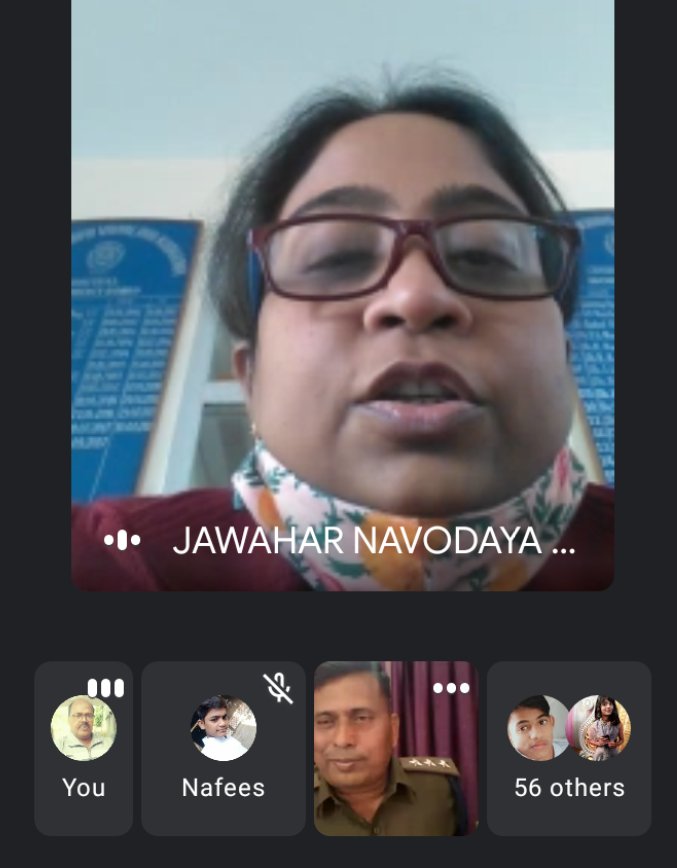 ASHOKKUMARpgtb's tweet photo. Today SDPO Koderma interacted online through google meet app with 9th and 10th class students of #JNV #Koderma under #Student_Police_Cadet programme. He also discussed about importance of #human_values , #cybersecurity , and advised student to follow right path. https://t.co/XtDIlBOkl8