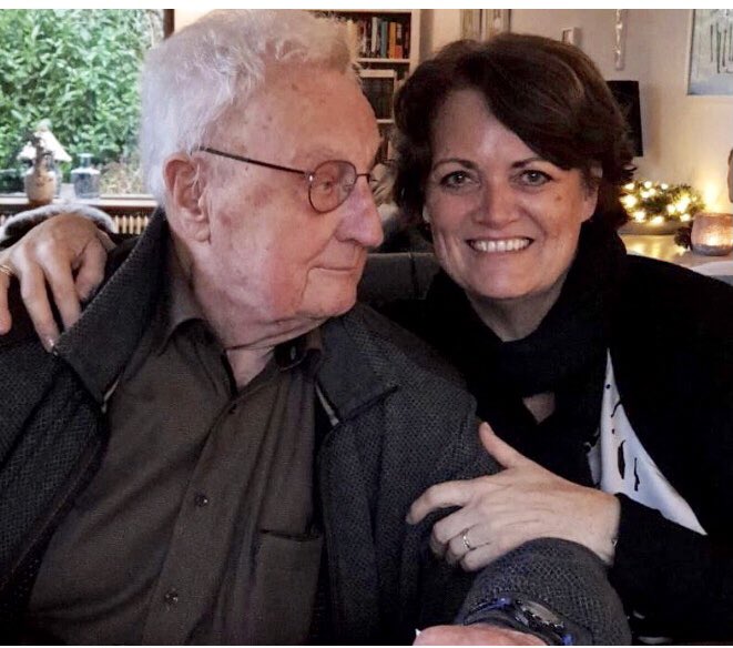 KarinElverding's tweet photo. Wat een man, mijn schoonvader vandaag 93 jaar๐คฉ๐ฅwel felicitaties op 1,5 meter! โIk moet toch ergens aan dood gaan kind!โ #goedegenen #fotovoorcorona https://t.co/DdNABqNJzN