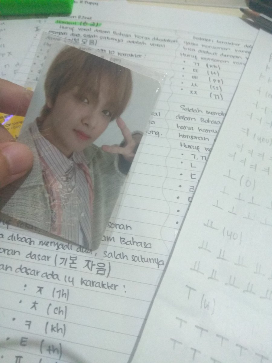 hangjungwon's tweet image. Liburanku nyoba belajar bakor ehhe. Masih berantakan sih huhuhu. Sebenernya udah niat belajar bakor tuh udah lama tapi ya berhenti ditengah jalan, trs skrg mumpung ga ngapa²in ku coba ulang aja lagi dari awal^^ fighting!! 

#HolidayWithMarkHaechan 
@MARKLEE_IDN × @HaechanProject