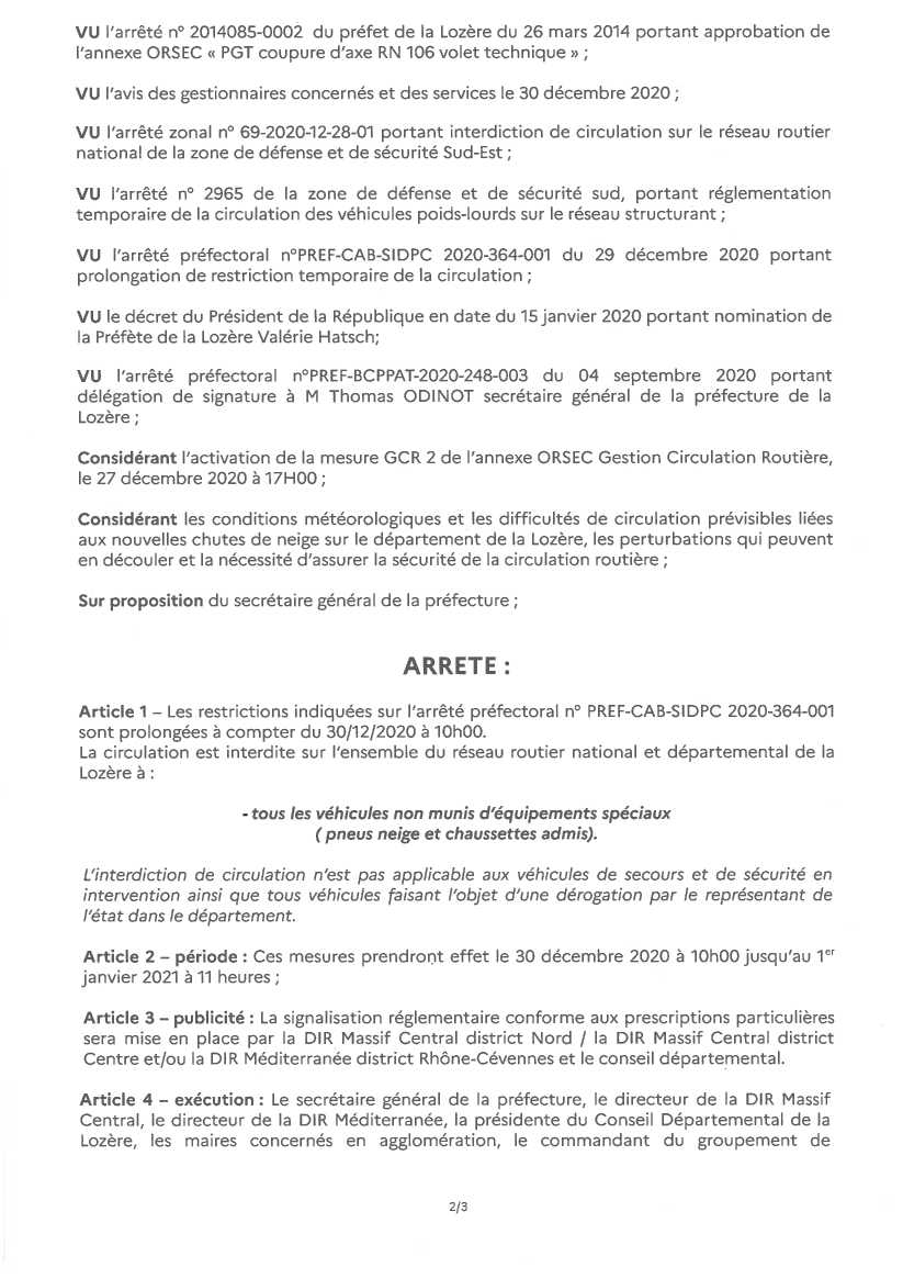Prefet_48's tweet photo. ❄️#Roulez prudemment. Les équipement spéciaux (chaînes, pneus neige, chaussettes) restent obligatoires pour tout véhicule sur l'ensemble du réseau routier. 👉Consultez l'arrêté. ⚠️Tenez-vous informés de l’évolution des conditions météorologiques et des conditions de circulation. https://t.co/EYC3IhmjNR