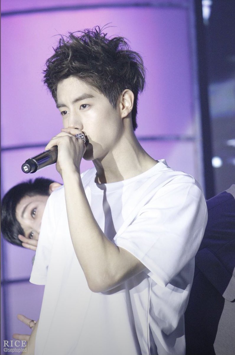 ก็แค่เสื้อยืดขาวธรรมดา แต่หล่อมาก😭😭