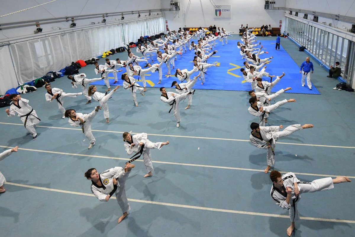 Road to the next year …𝗜𝗡𝗦𝗜𝗘𝗠𝗘 🥋🇮🇹💙 

#30dicembre #itatkd #Taekwondo