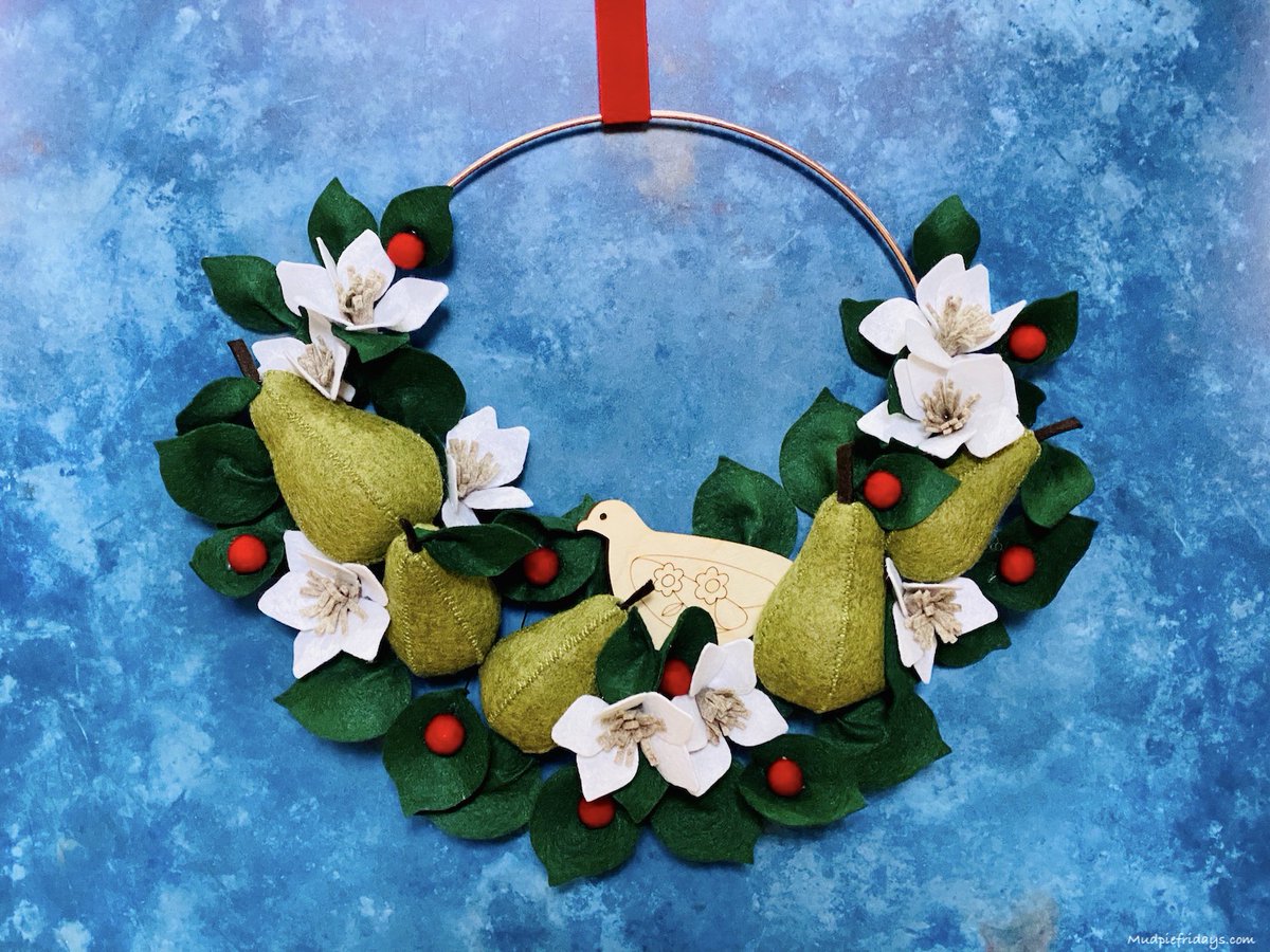 MudpieFridays's tweet photo. AD Gifted - I have spent some time crafting over Christmas and have made this beautiful wreath. Head over to the blog to find out how I got on and for a 20% Discount Code if you fancy a kit for yourself. https://t.co/5MwvK90elh #Christmascraft #Crafttime #Callingallcrafters https://t.co/4sepkE8xJv