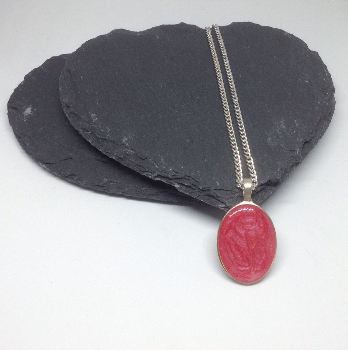 ArtisanJByViv's tweet image. Pink Resin Necklace, Pink Necklace For Women, Resin Jewellery, Oval Pendant Necklace, Gift From Grandchildren, Secret Santa Gift For Her tuppu.net/56e73859 #Etsy #BeadsofCreation #Necklace