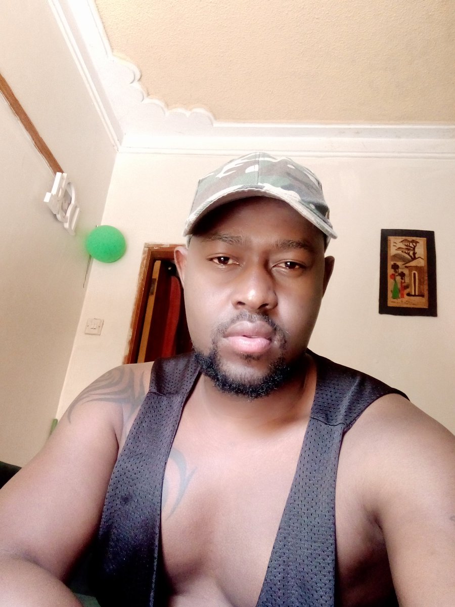 DerrickSempewo's tweet photo. Do u pass or u smash https://t.co/V88J6b7CFH