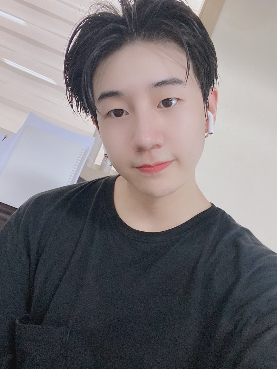 24Kplus_members's tweet photo. [#창선] 오늘 너무 추워요!! 다들 후딱 집에 들어가요~ㅎㅎ🤧

#24K #투포케이 #창선 #Changsun #ㅇㅅㅎ #춥다추워 https://t.co/eKCPunYHCk