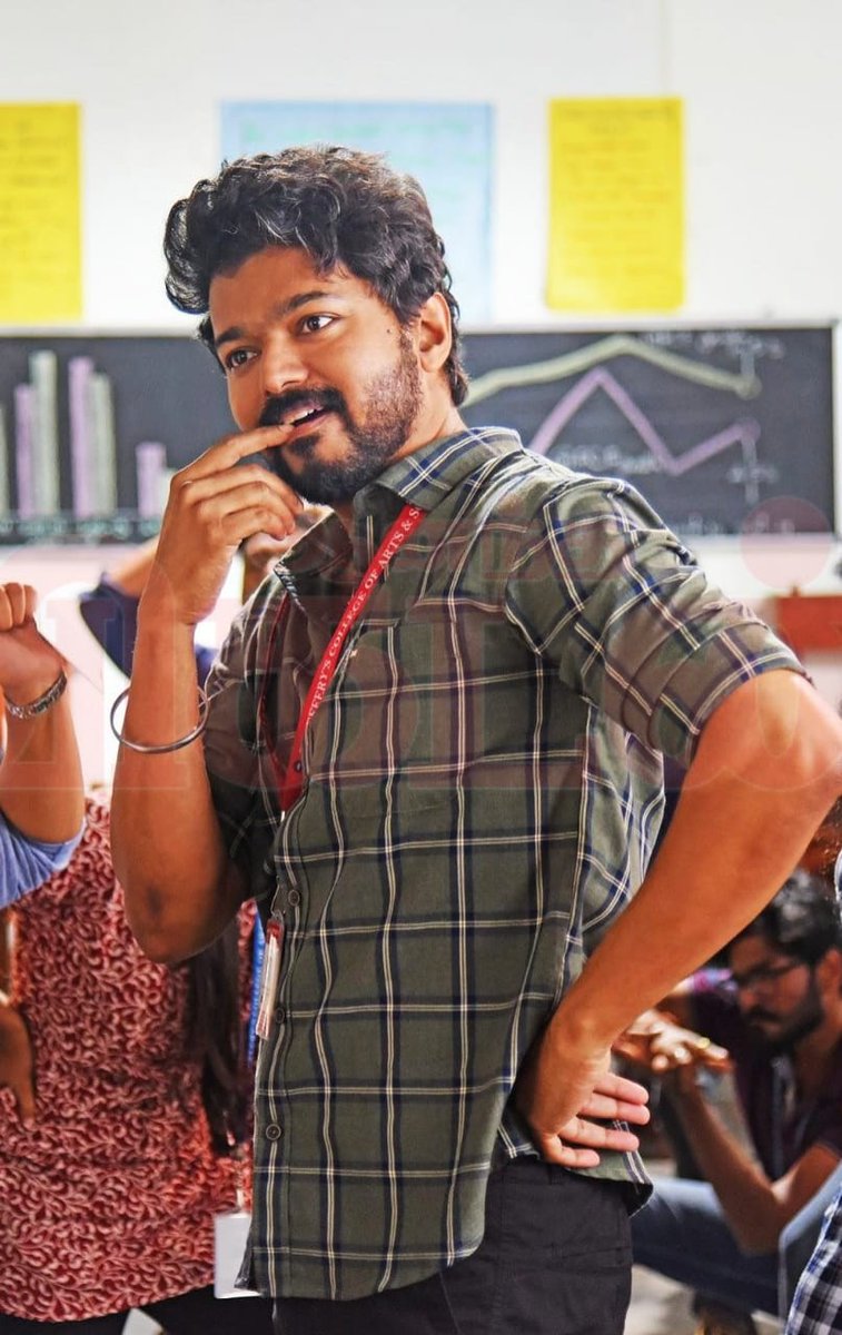 nasuru2012's tweet photo. இந்தப் படம் ஒரு மாதிரி மண்டைக்குள்ள ஓடிட்டே இருக்கு...
இது புதுப்படம்தானே பாஸ்?!
#Master #Vijay #MasterPongal #AVMasterWrapper #AVWrapper https://t.co/ADBkCpsfBR